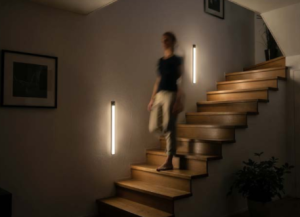 RECHARGABLE LIGHT WITH SENSOR